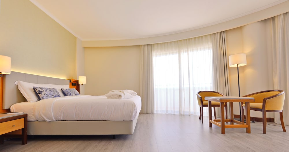 Holiday Inn Algarve Albufeira by IHG 27/79