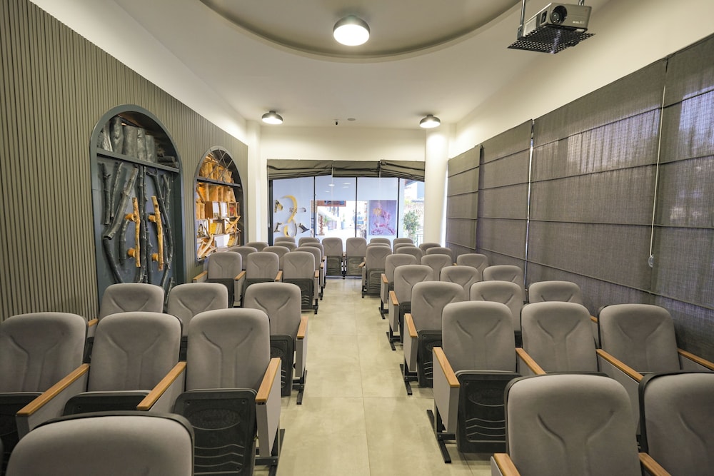 Ramitos Boutique Hotel 52/65