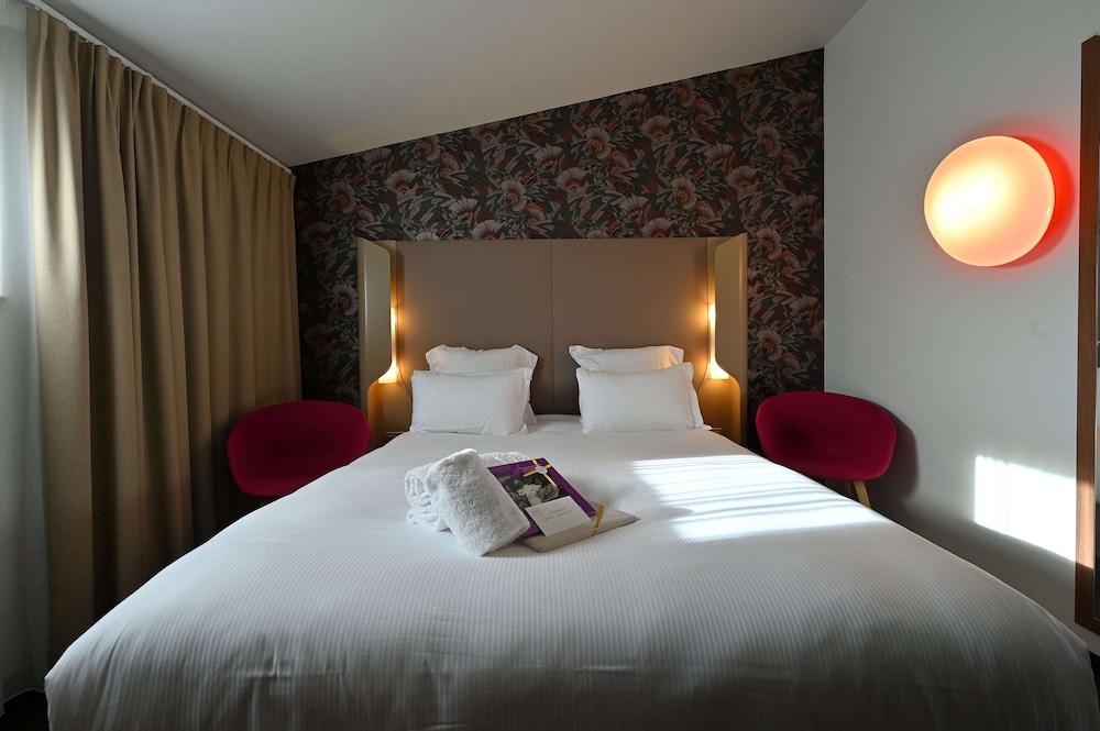 ROYAL, KING BED