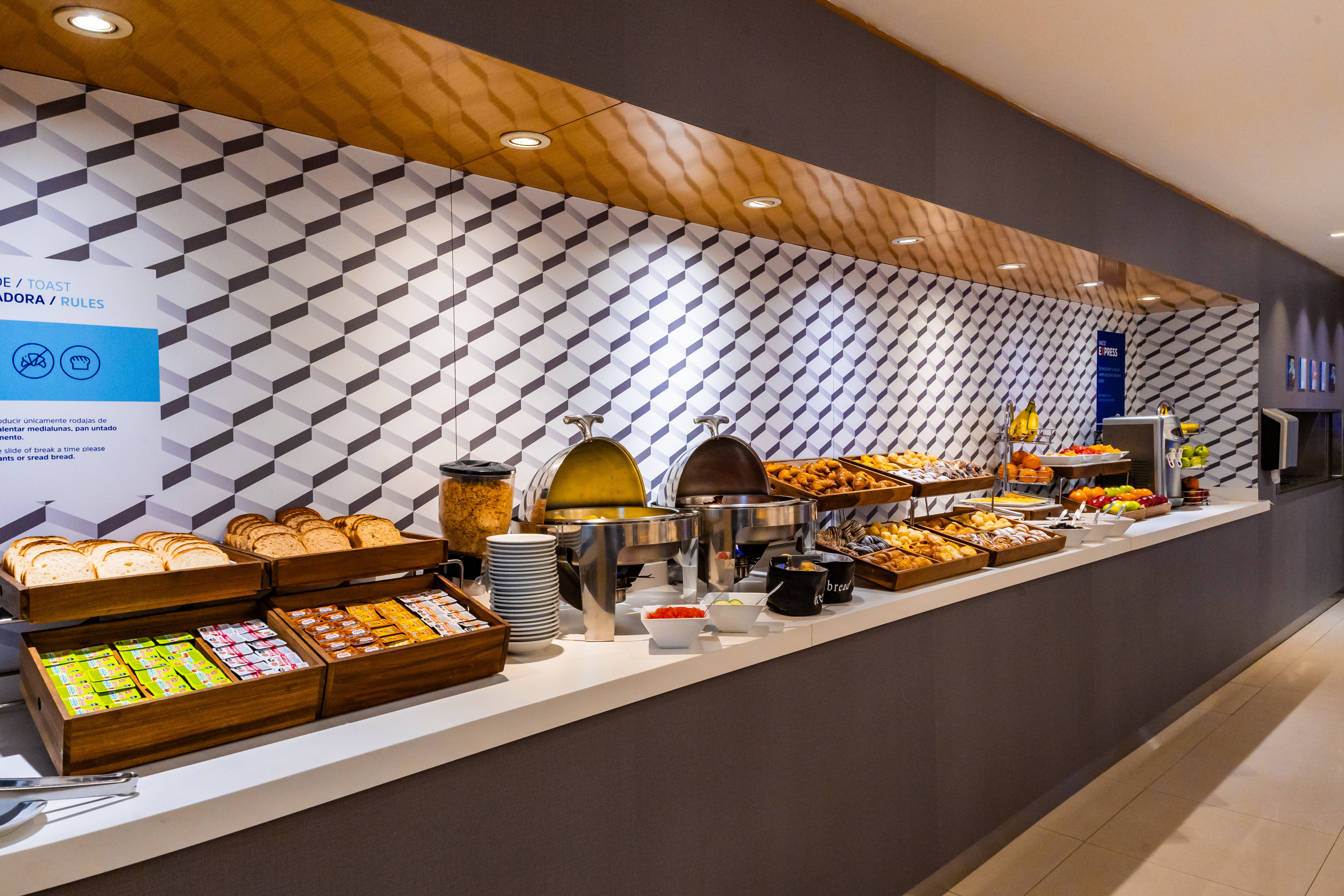 HOLIDAY INN EXPRESS ROSARIO 33/56