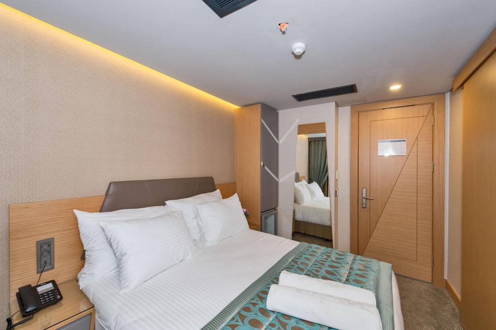 Genova Hotel Spa 12/60