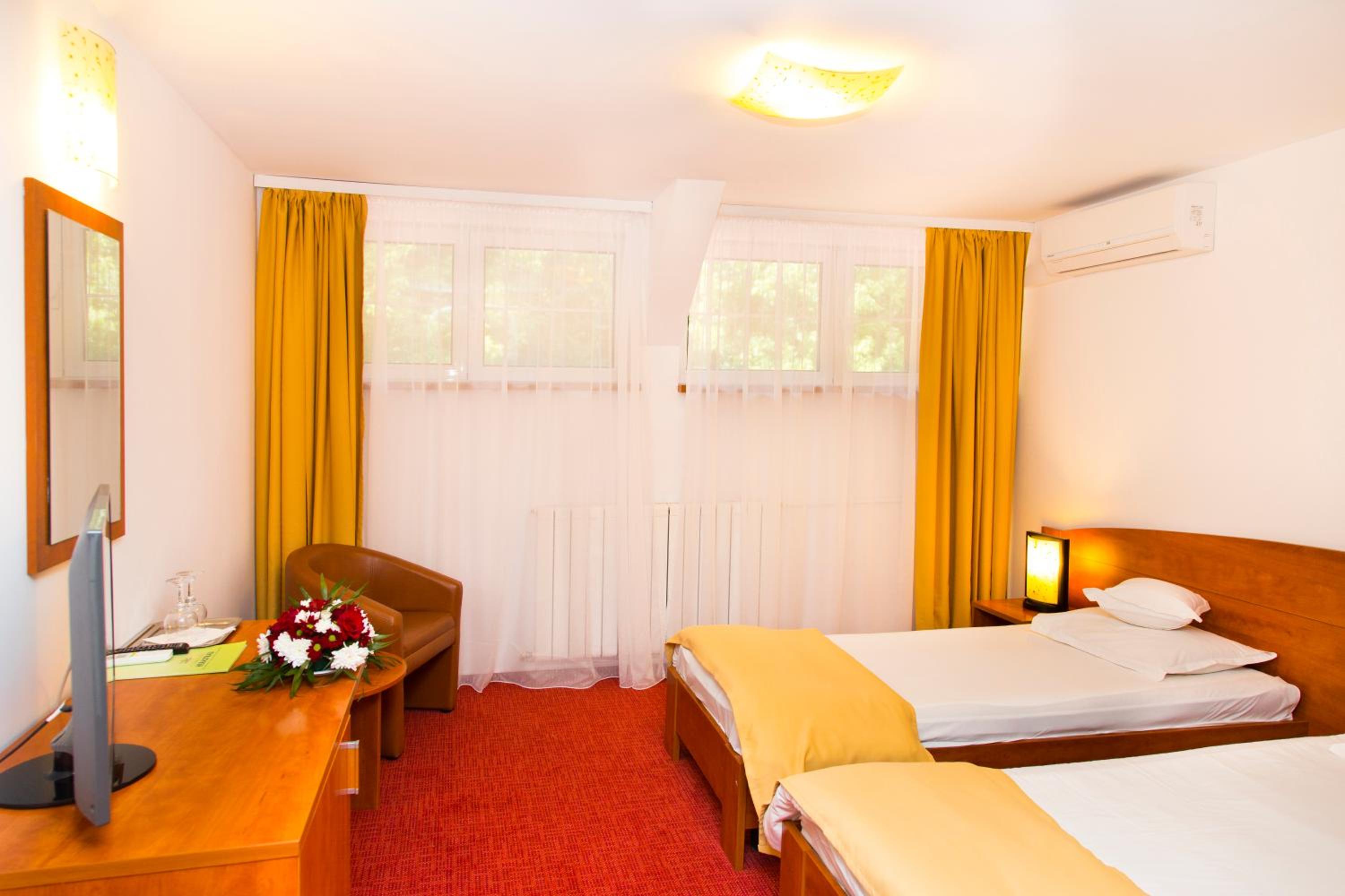 Standard, Twin Beds