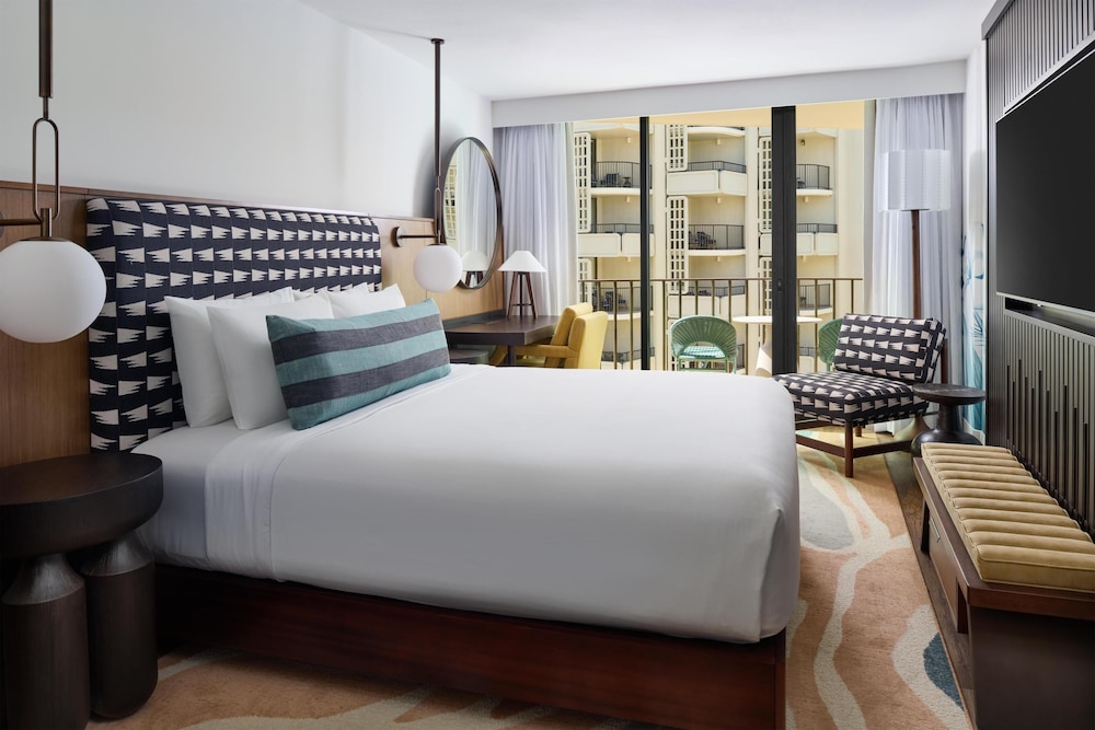 OUTRIGGER Waikiki Beach Resort 19/88