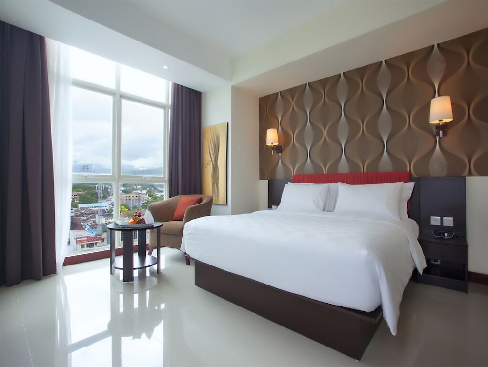 Deluxe, Queen Bed, City View
