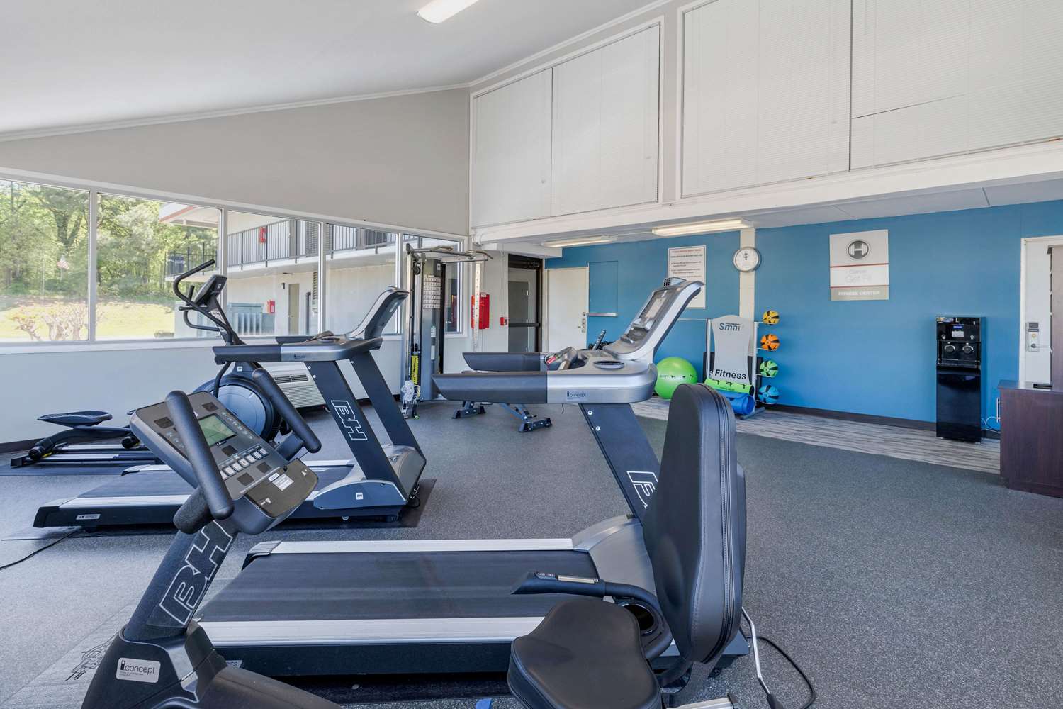 Days Inn and Suites by Wyndham Oxford 12/27