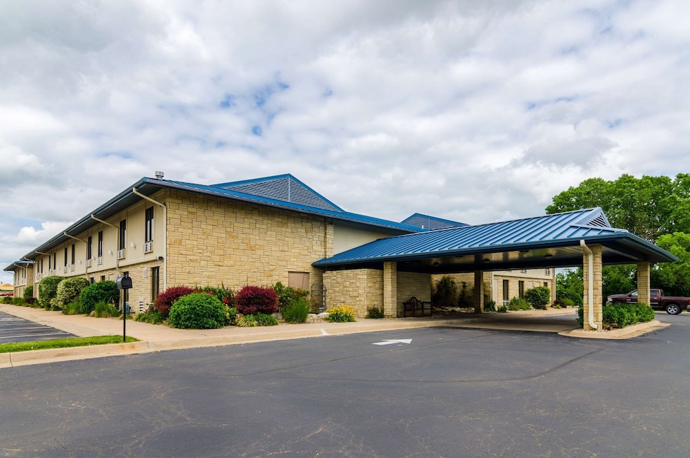 Quality Inn & Suites Winfield 1/44
