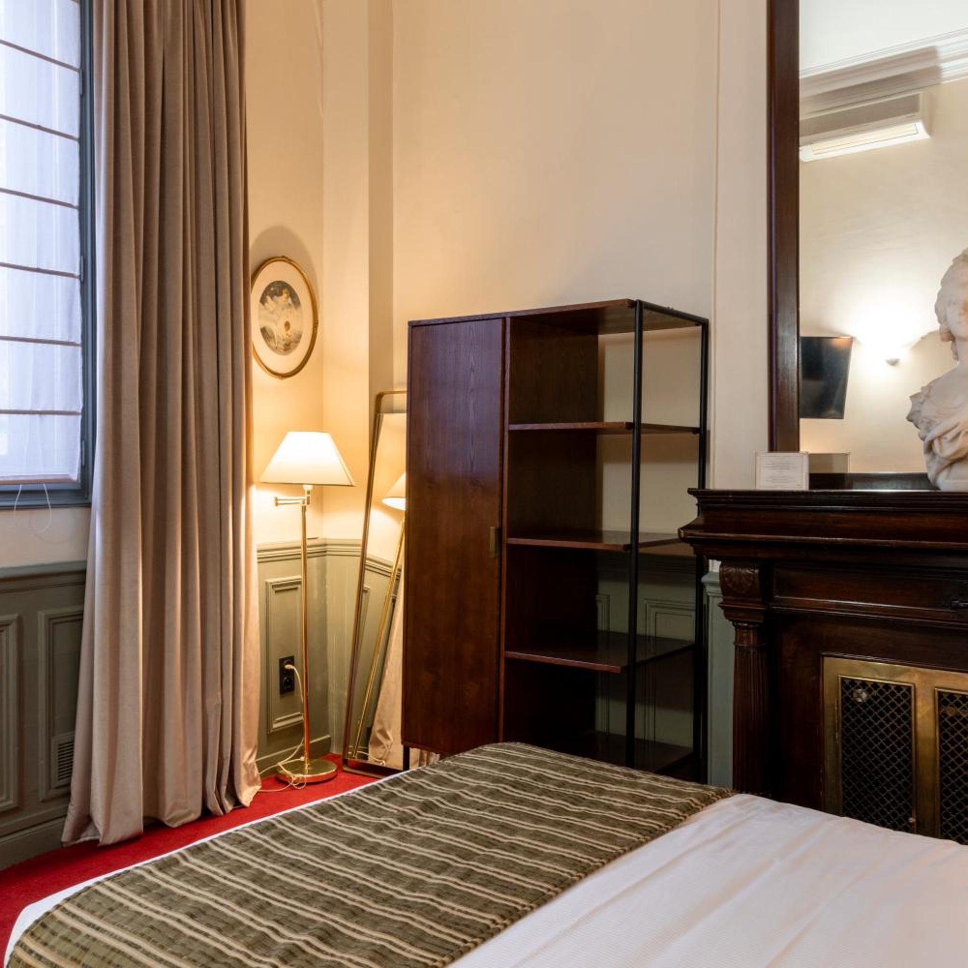 Room, Double Bed, Street View, Bathtub, Accessible