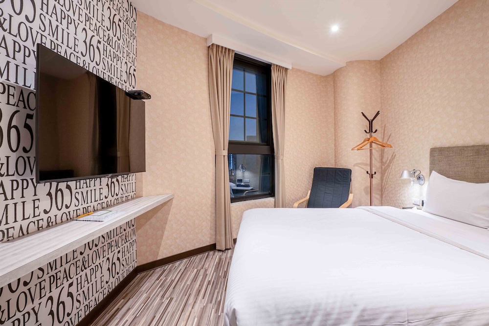 Double Pretty Hotel 16/48