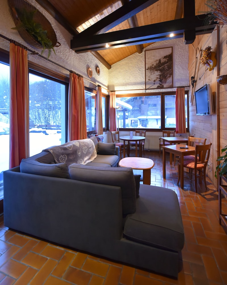 Hotel Le Soly Varnay 46/68