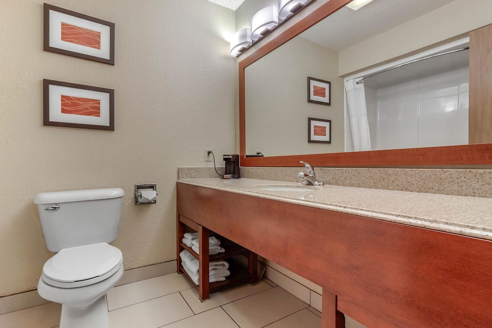 Comfort Inn and Suites Hays I-70 22/46