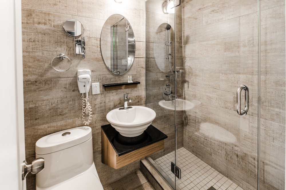 Olux Hotel Motel Suites 60/71