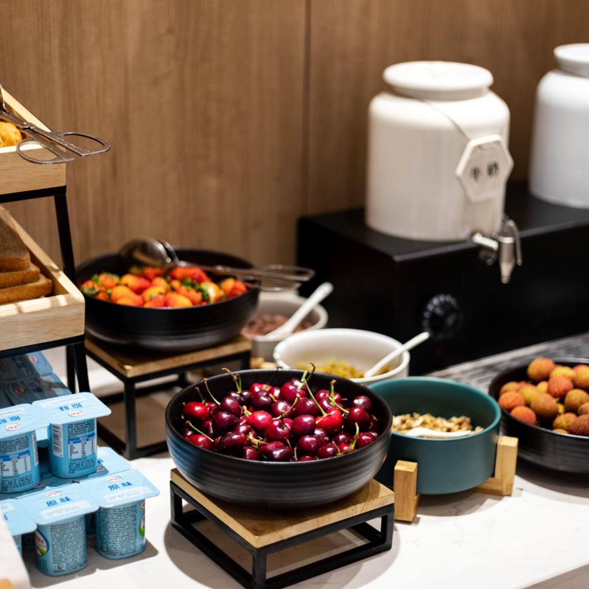 HanTing Premium Hotel (Shanghai Loushanguan Road Subway Station) 35/50
