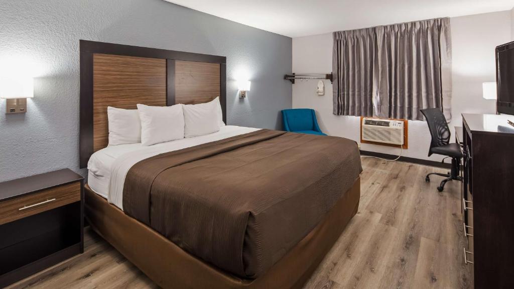 جناح بسرير كينج، Ramada by Wyndham Cedar Rapids South 2/3