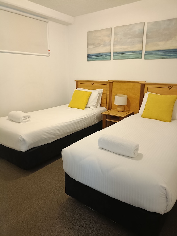 Grand Palais Beachside Resort 23/94