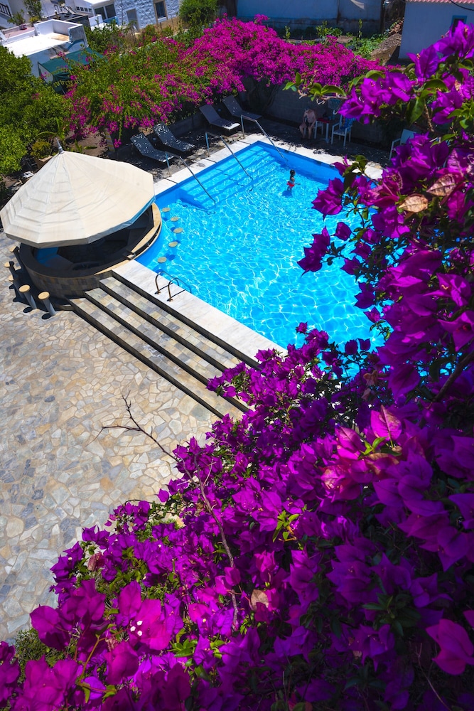 Skala Hotel 53/60