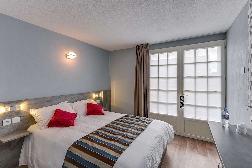 Brit Hotel Confort Thouars 18/48