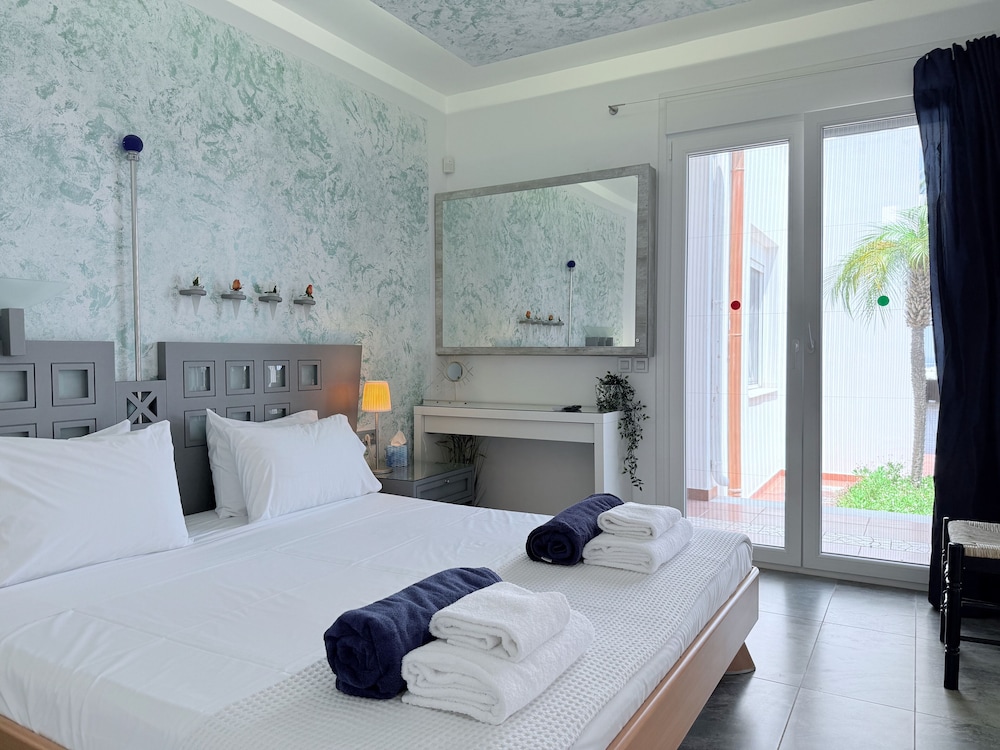 GRAND, 5 BEDROOMS, VILLA, SEA VIEW, PRIVATE POOL