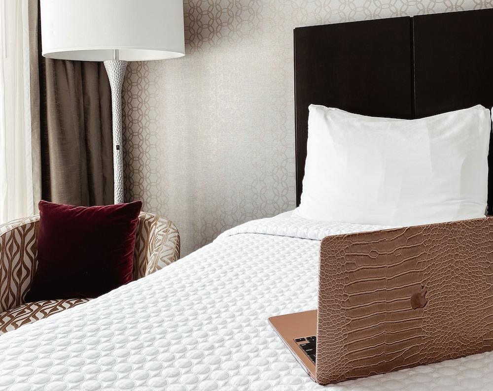 Crowne Plaza Chicago Sw Burr Ridge 8/59