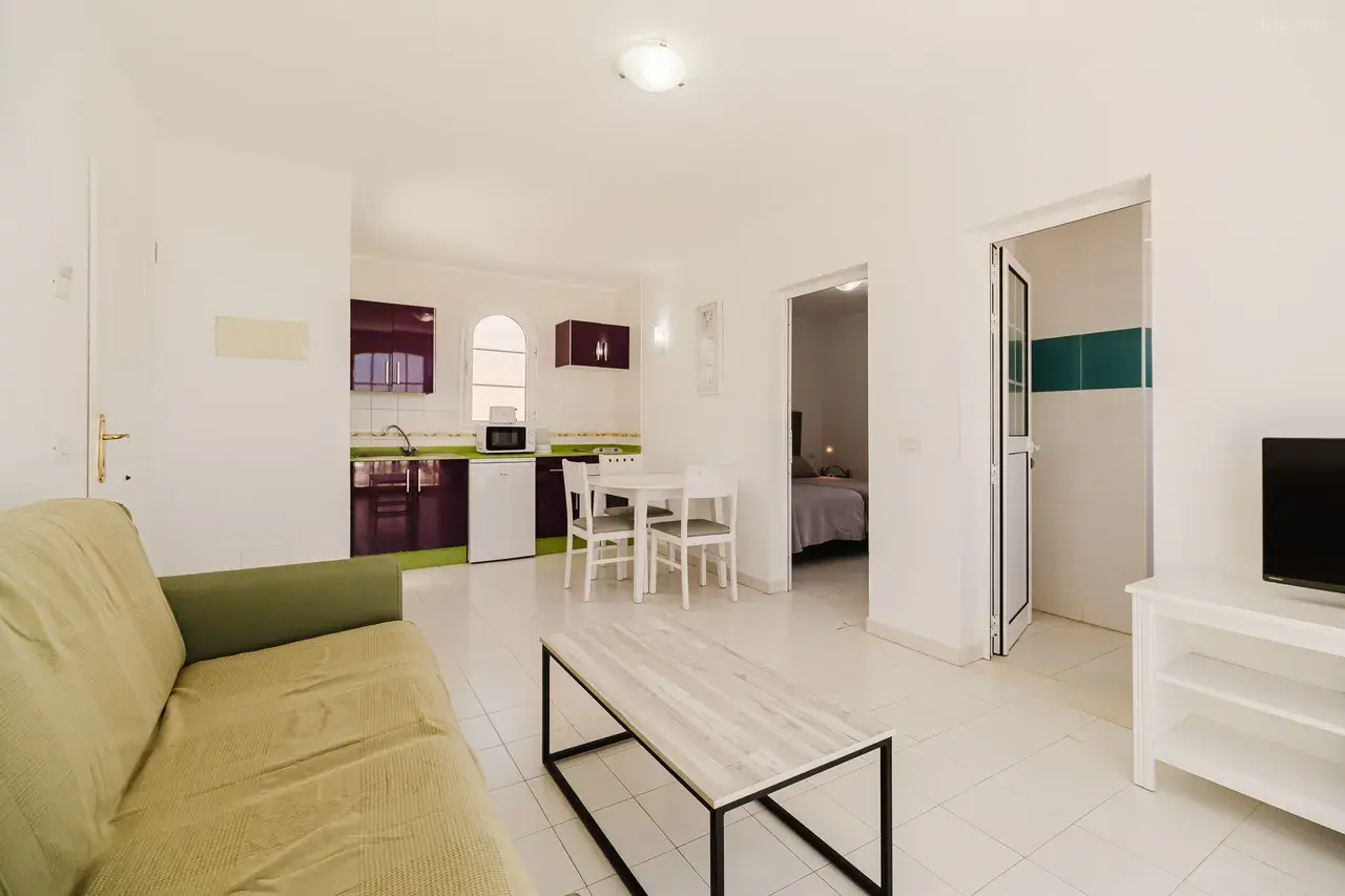 Corona Mar Apartments - Select Adults PLUS 16 26/30