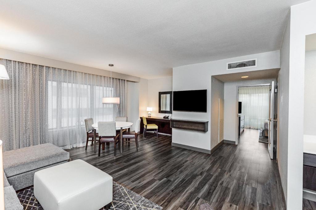 2 ROOMS, PREMIUM, SUITE, 2 QUEEN BEDS, CORNER