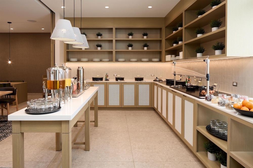 Hyatt Place Montreal Airport 21/50