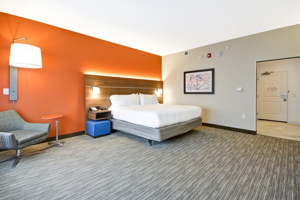 HOLIDAY INN EXPRESS EVANSVILLE 16/61
