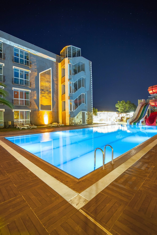 Aqua Nina Hotel 3/50