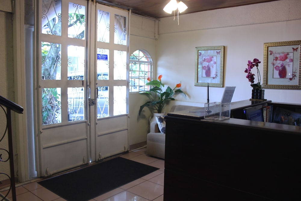 Hotel Tazumal House 8/82