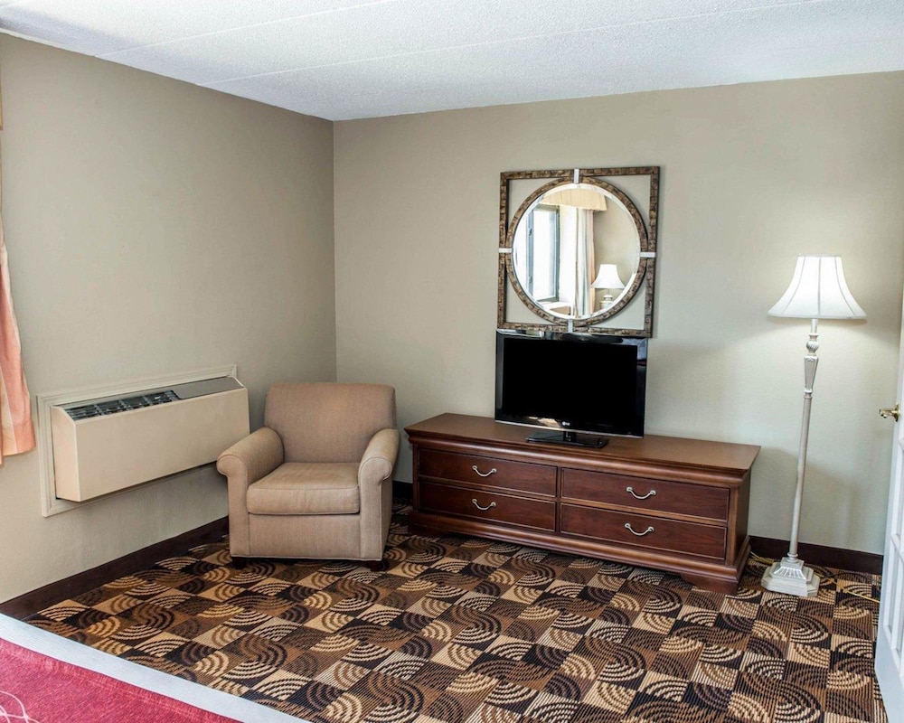 Comfort Inn & Suites Indianapolis Northwest - College Park 25/39