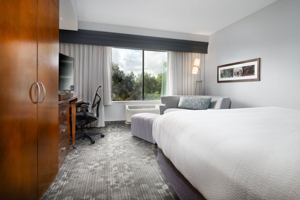 ROOM, KING BED, SOFA