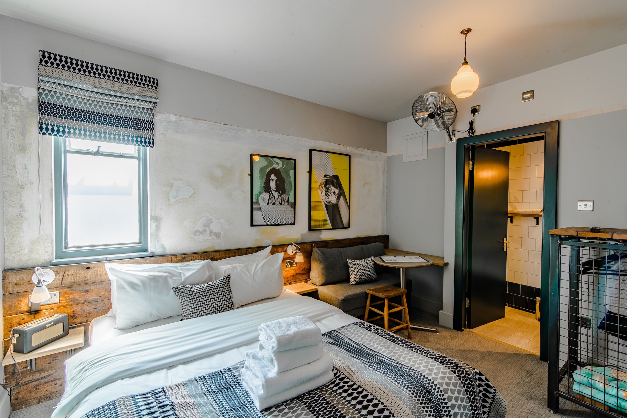 ROOM, KING BED