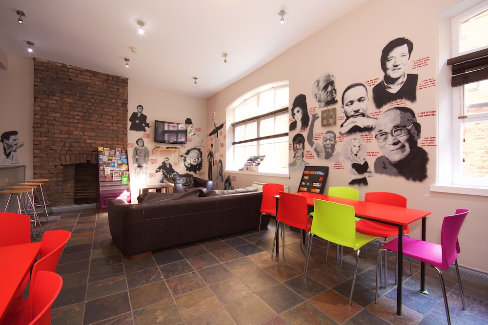 Albatross Hostel 24/28