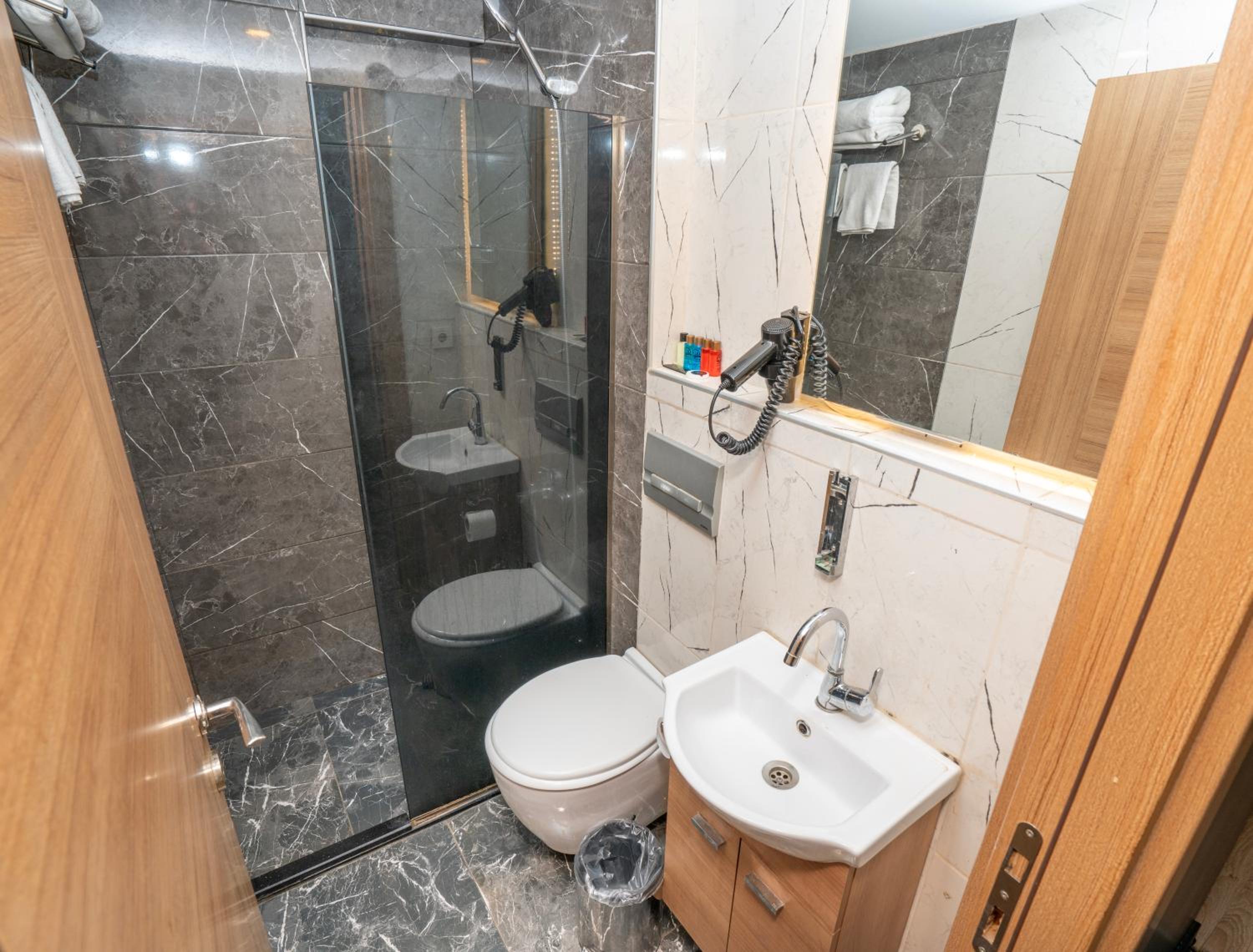 F&B Suite 14/19