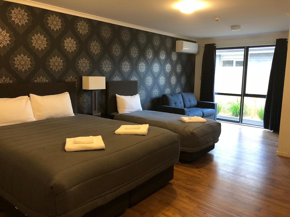 Uni Motel 33/45