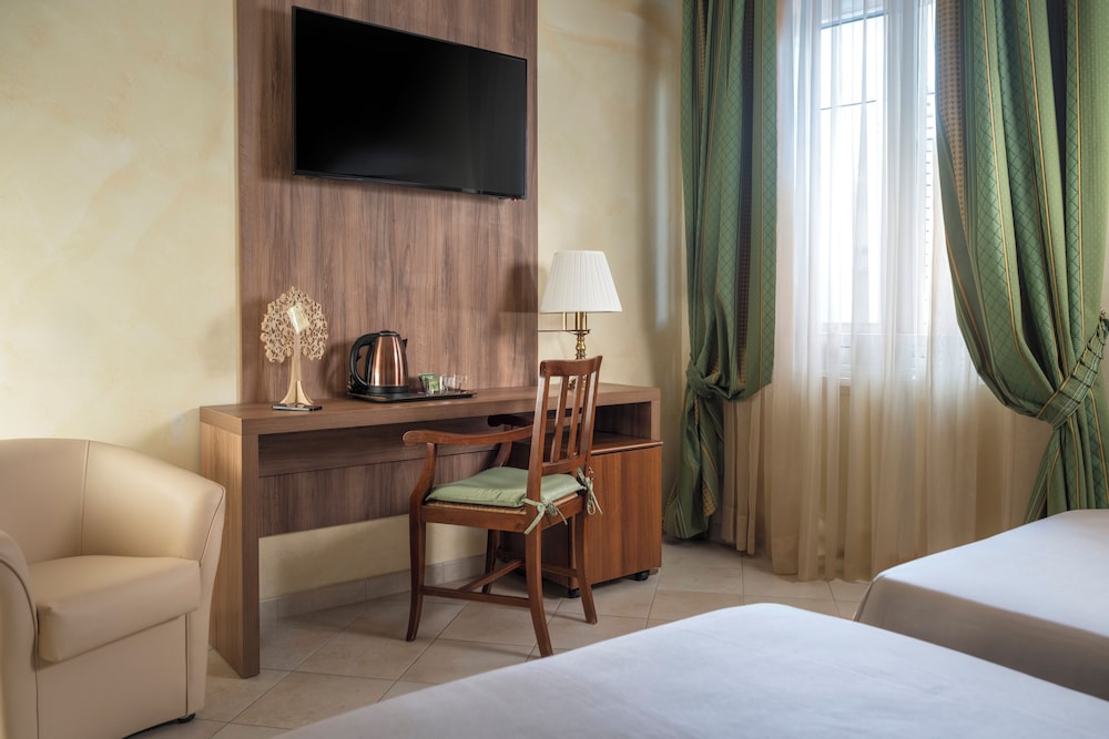 Hotel Roma 38/50