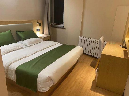 Feature, Suite, Queen Bed