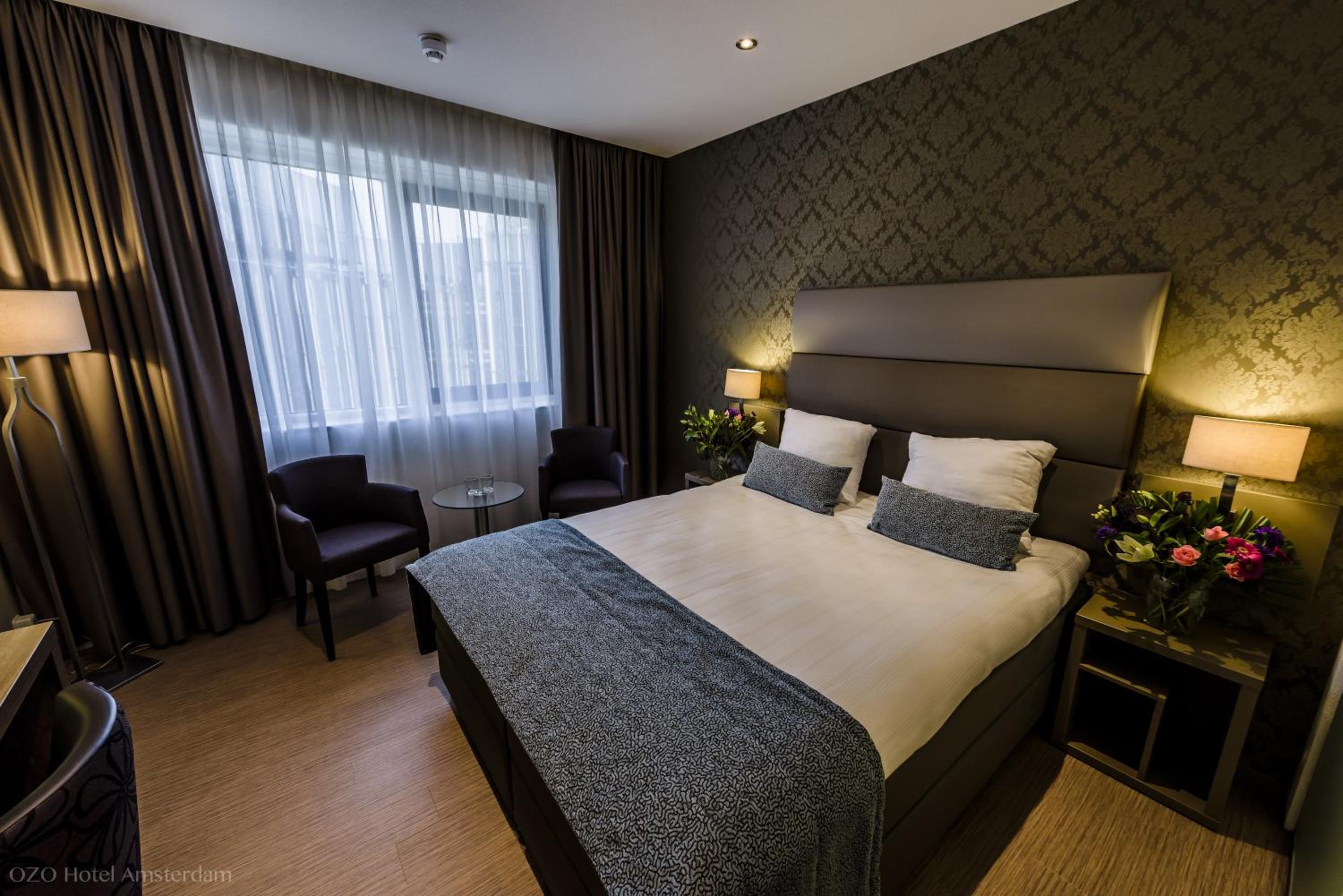 ROOM, DOUBLE BED