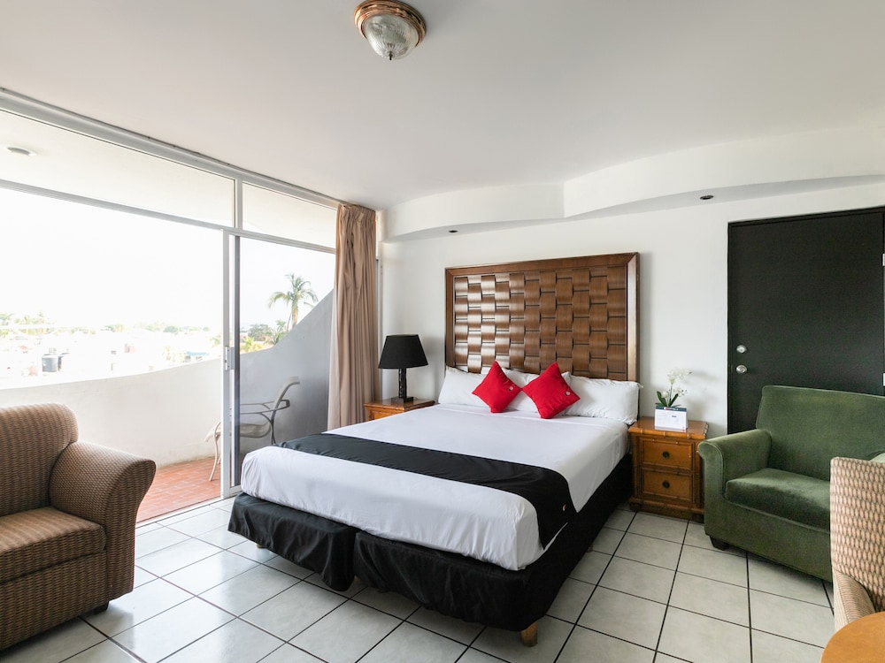 Zona Dorada Inn 25/50