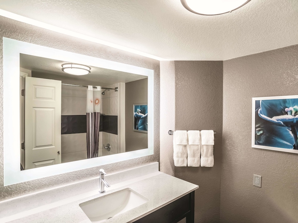 La Quinta Inn & Suites by Wyndham Phoenix Chandler 13/41