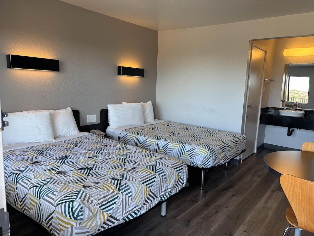Motel6 Watsonville, CA - Monterey Area 34/64