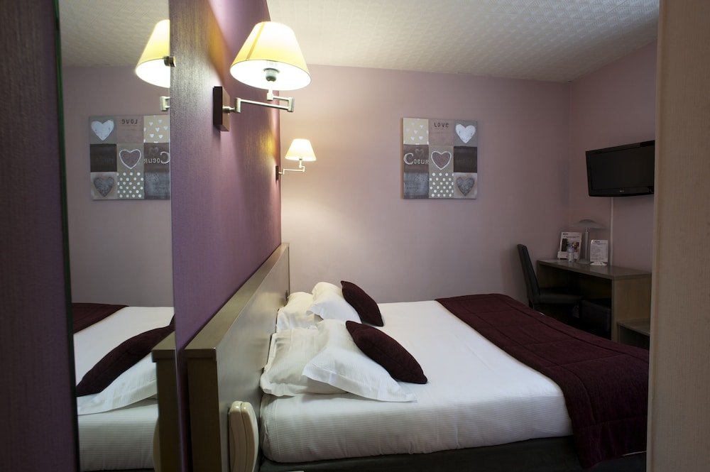 Brit Hotel Le Surcouf 35/42
