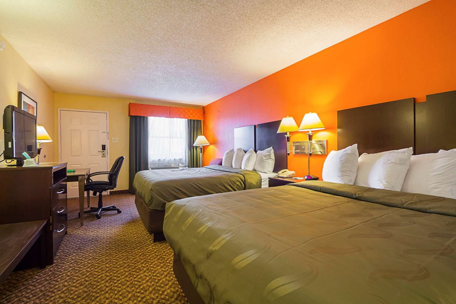 2 Queen Beds Non-Smoking, Micfridge