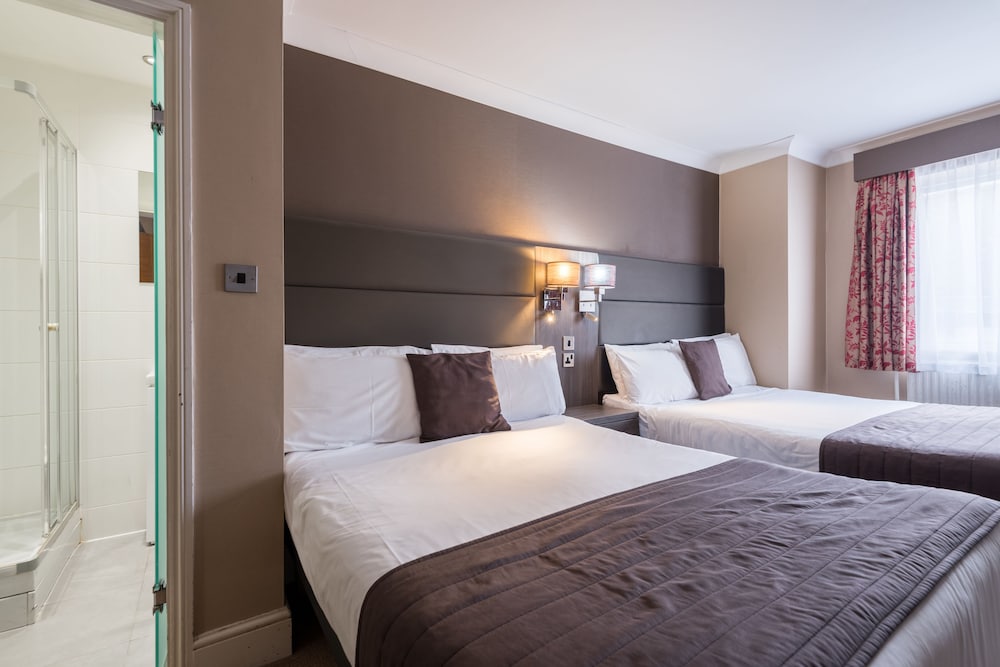 Brunel Hotel 10/67