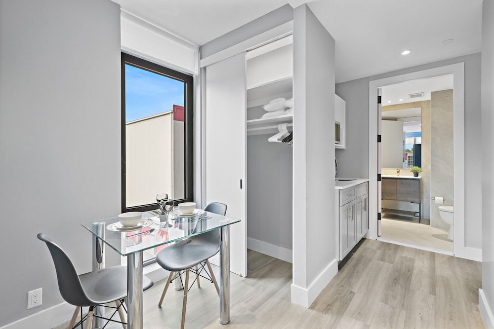 Global Luxury Suites at The Arches 12/50