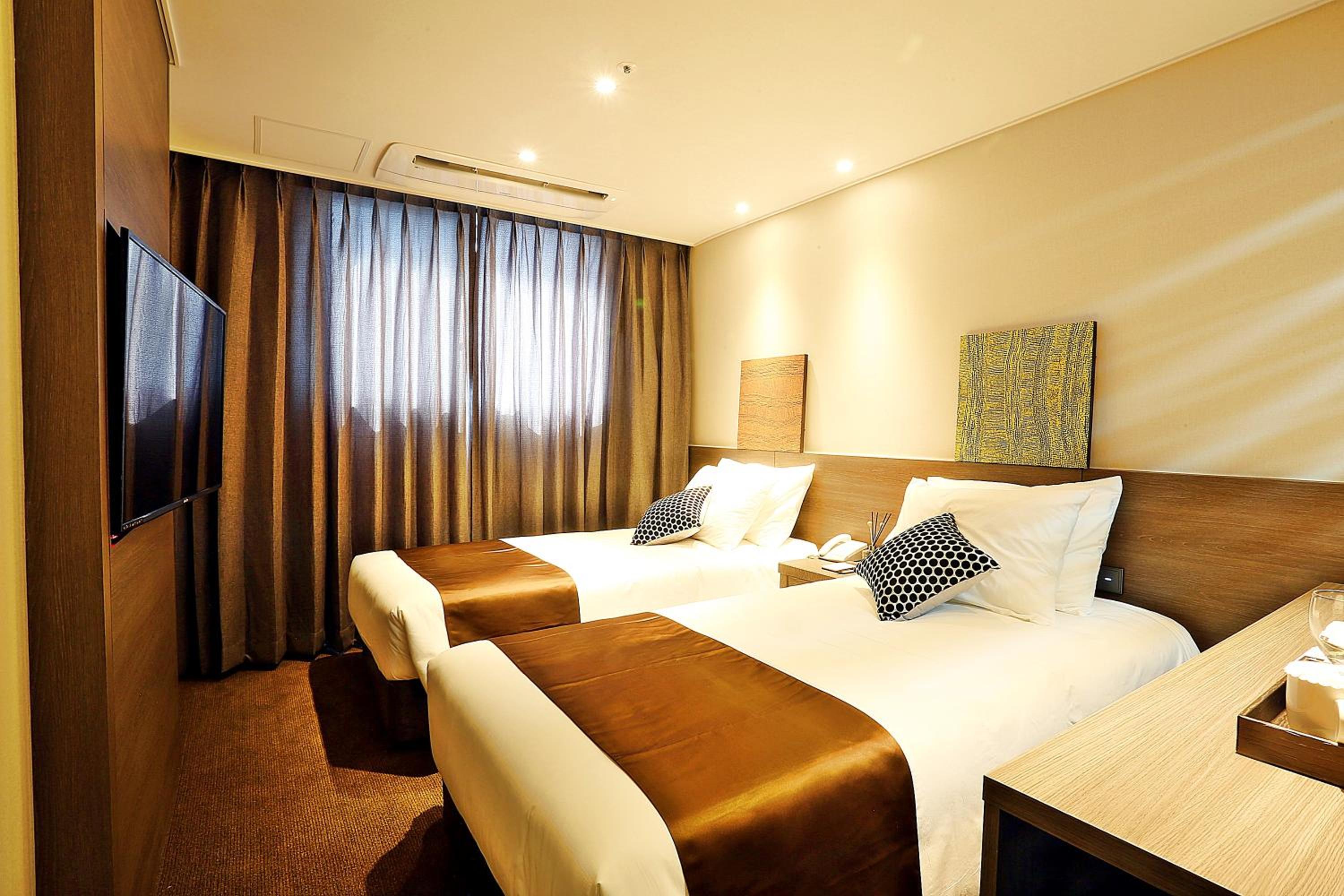 Grand Millions Hotel 26/42