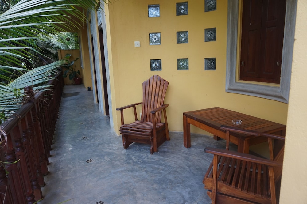 Thambapanni Retreat 13/72