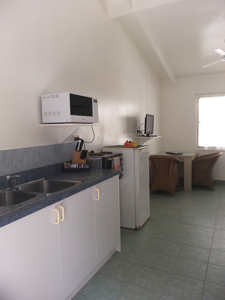 CLUB RARO RESORT 9/75