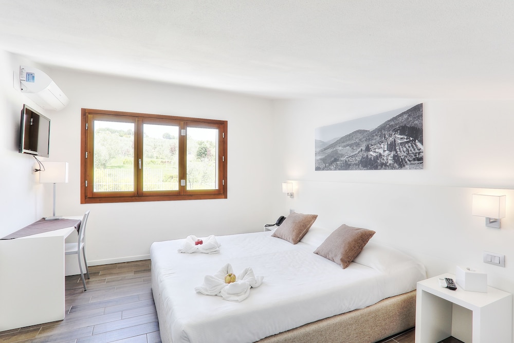 The Florence Hills Resort Spa 5/50