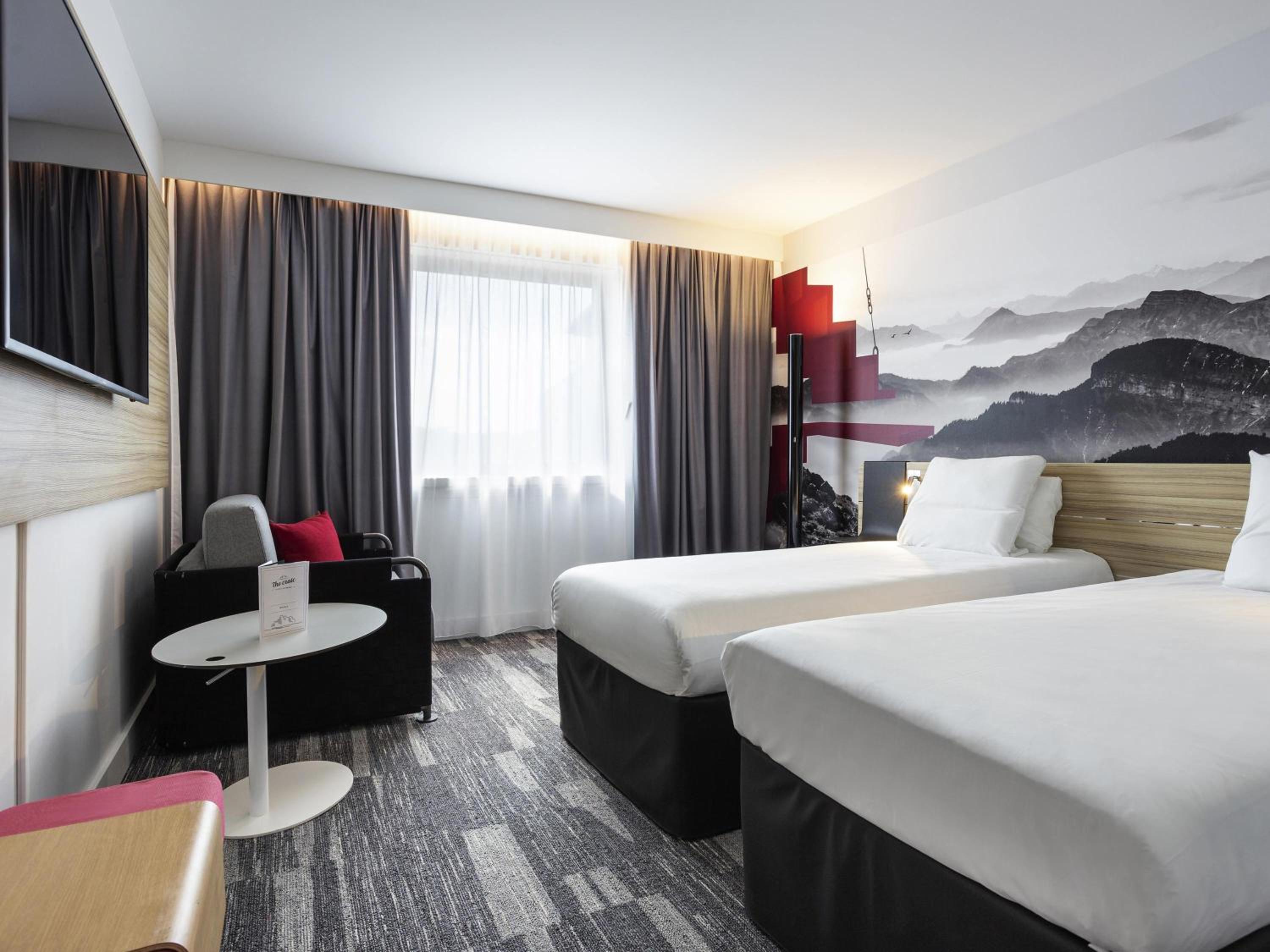 غرفة سوبيريور بسريرين منفصلين مع أريكة، Novotel Annecy Centre 2/6