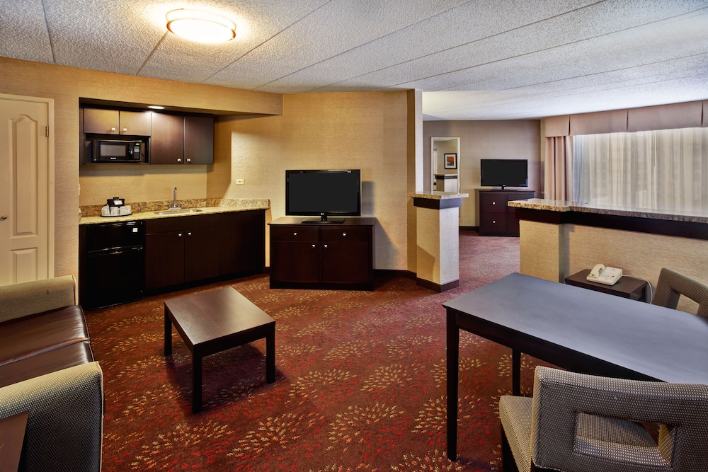Holiday Inn & Suites Chicago Northwest - Elgin 33/62